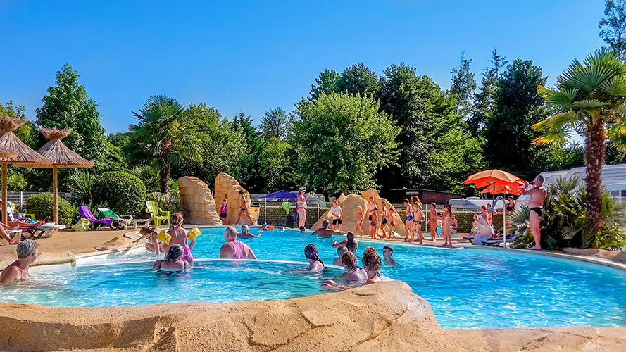 Profitez de vacances de rêves dans un camping avec piscine dans les Landes
